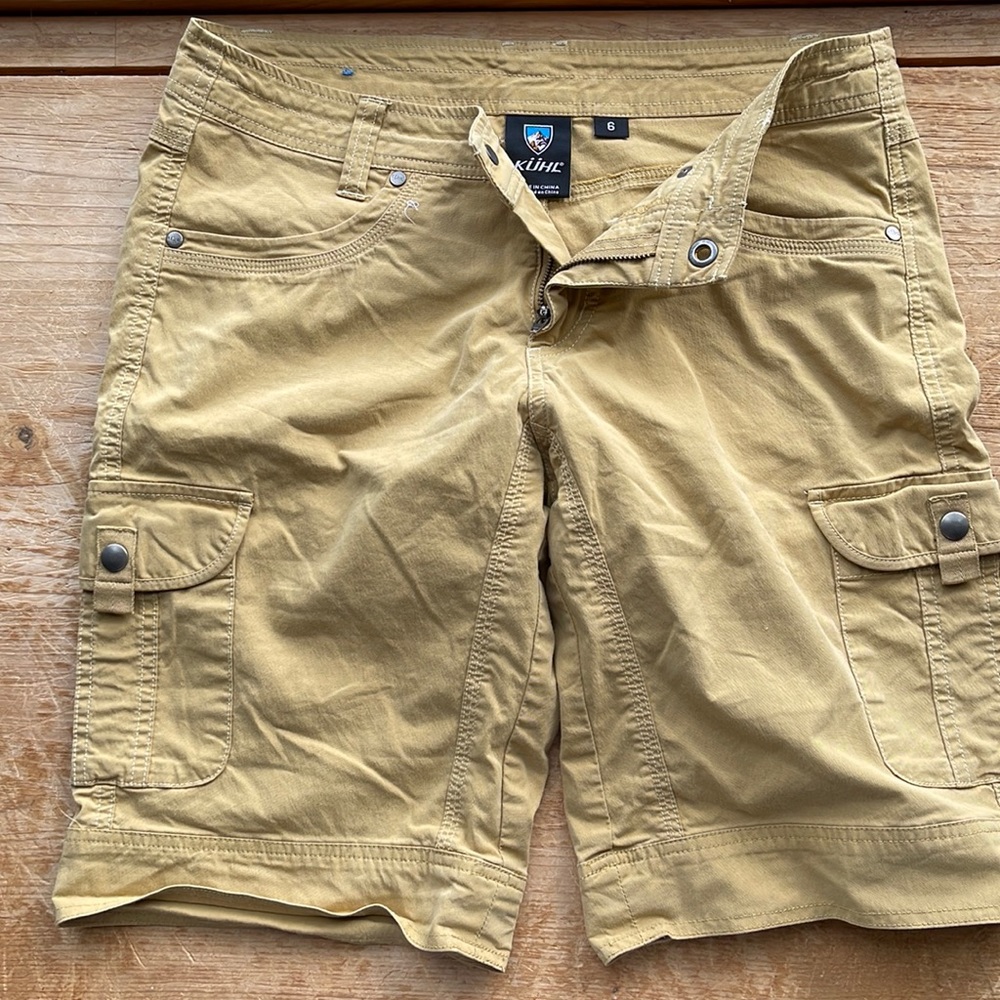 Kuhl cargo Bermuda shorts size 6